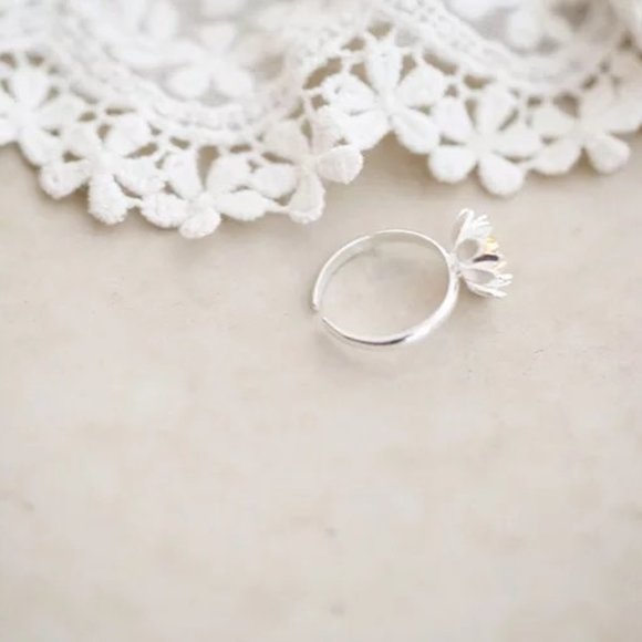 14k Gold Two-tone Flower Sterling Silver Ring - Picture 4 of 9